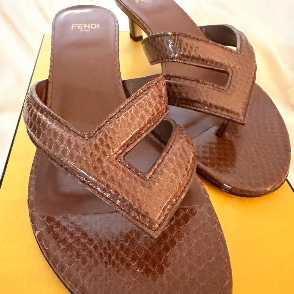Fendi Women's Fling Leather Brown Sandals - Picture 8 of 8